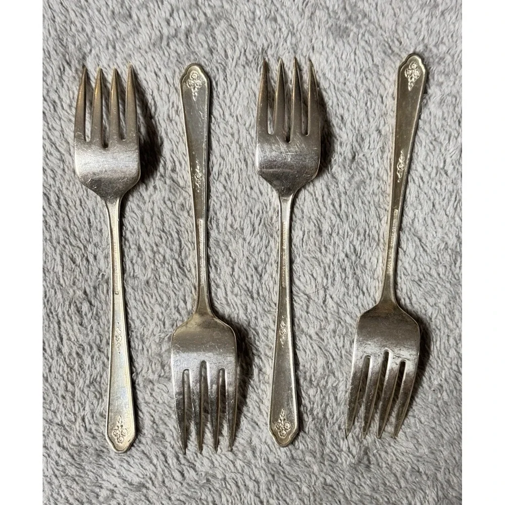 Oneida /Tudor Plate /Community /Sweet Briar (Silverplate, 1948) 4 Salad Forks